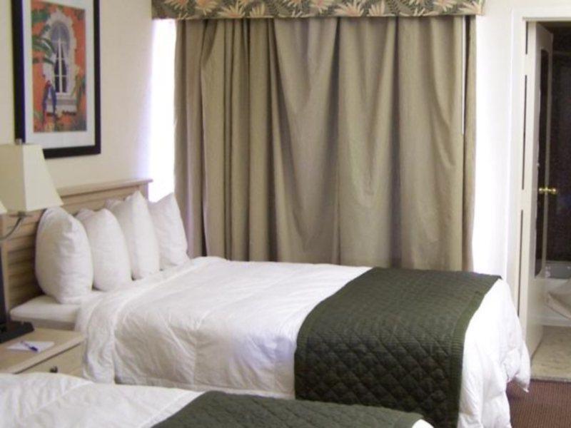 Baymont By Wyndham Tampa Near Busch Gardens Hotel Екстериор снимка