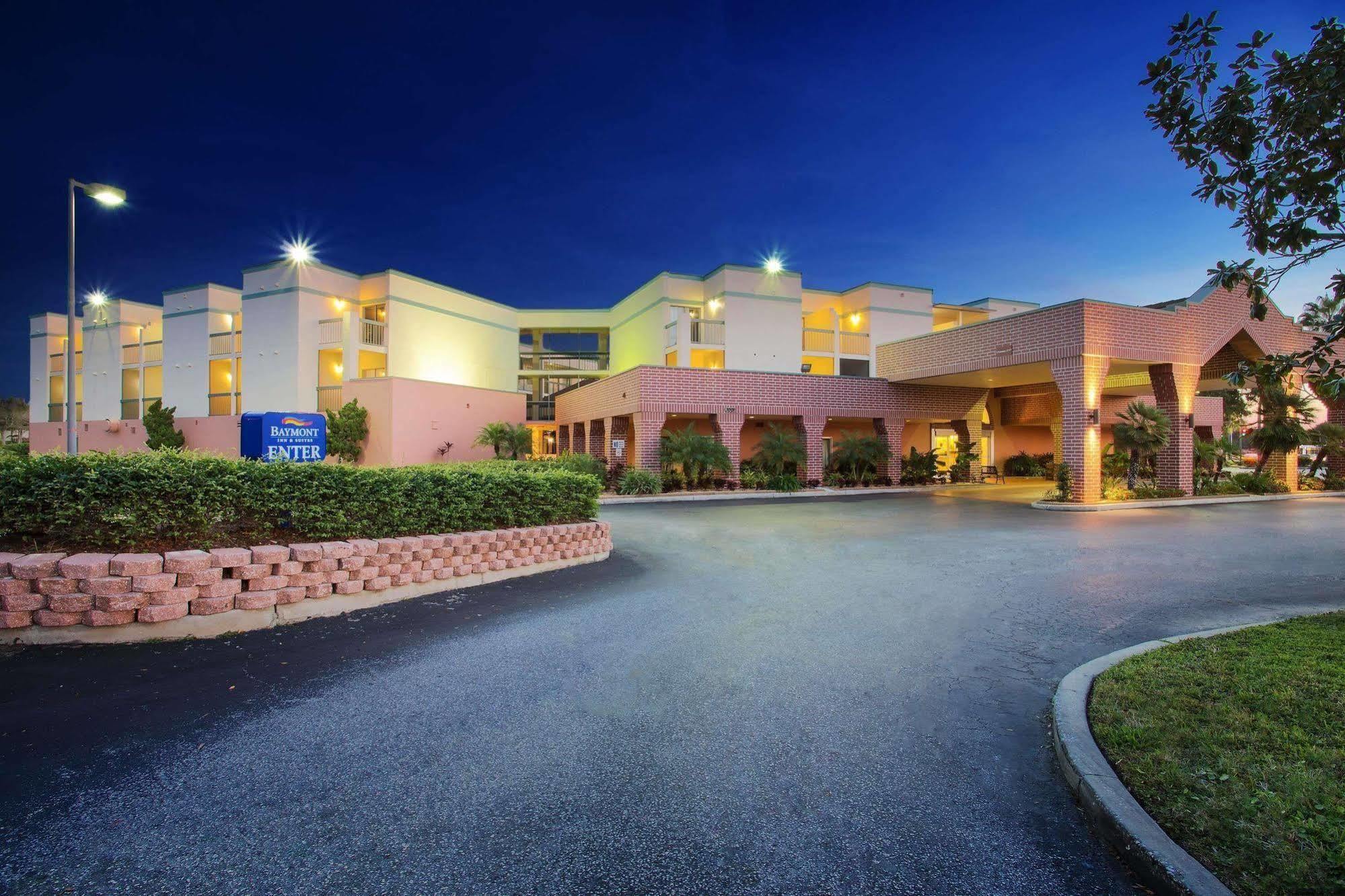Baymont By Wyndham Tampa Near Busch Gardens Hotel Екстериор снимка